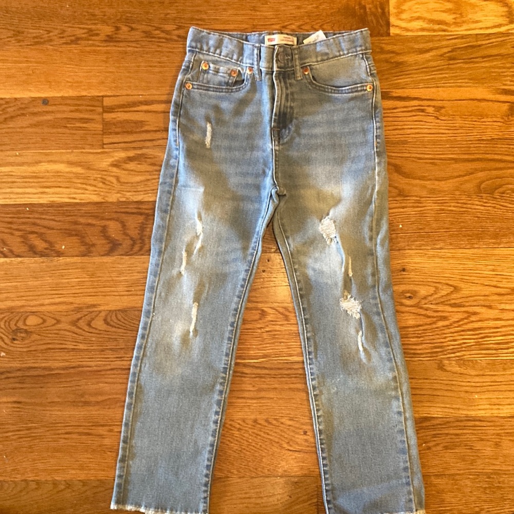 In great shape levis jeans for girls, size 8 reg